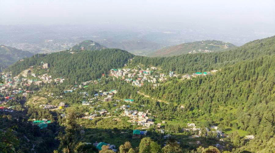 Onze autoverhuurservices bieden een gevarieerde selectie van voertuigen in Dharamsala.